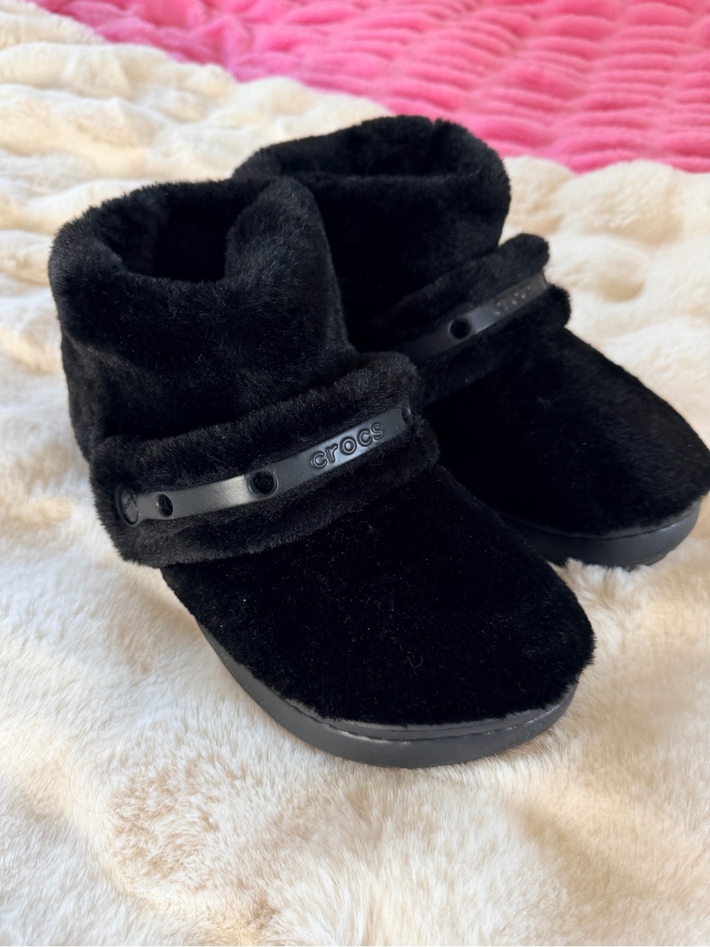 Discontinued Crocs Cozy Black Fuzzy Ankle Boots Almost new